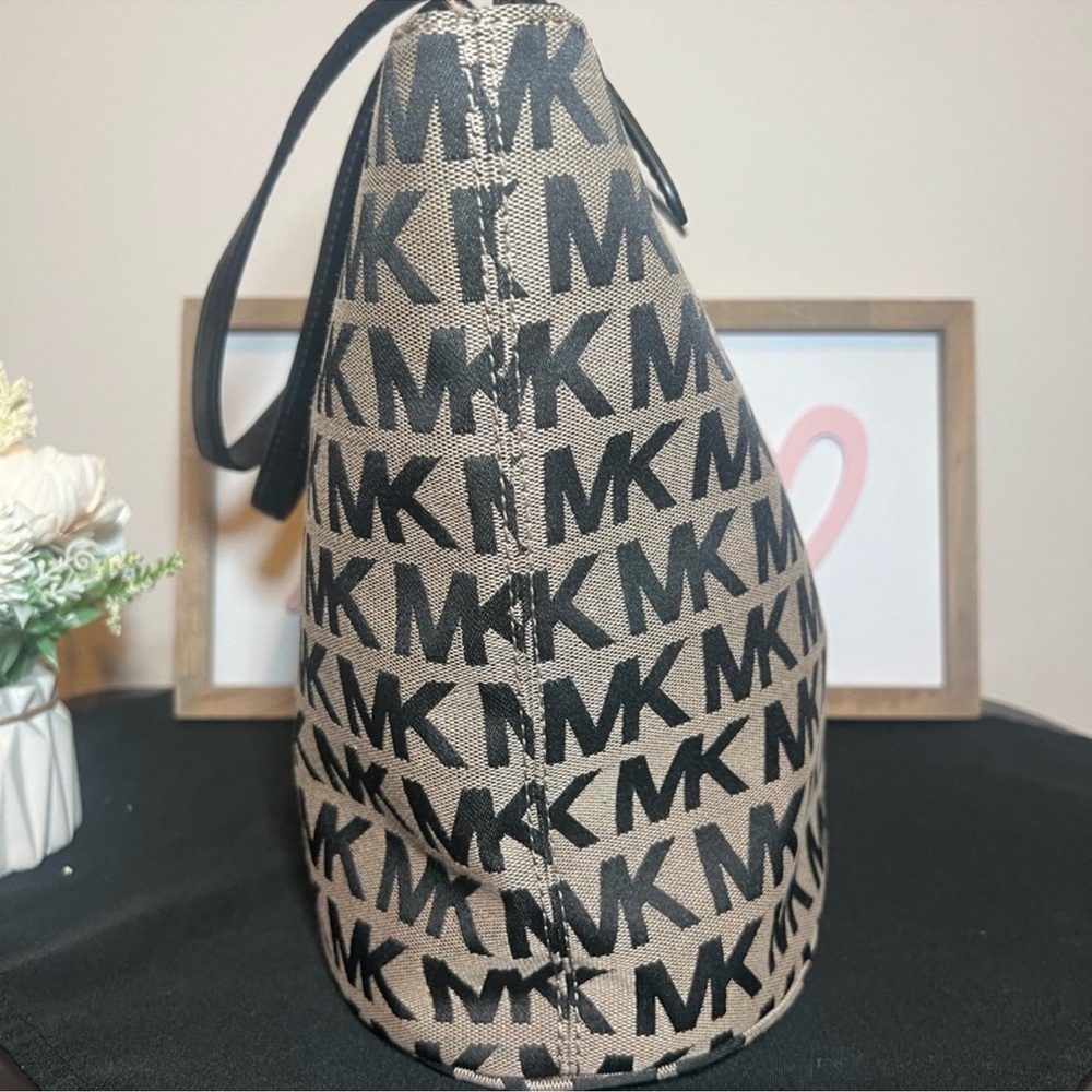 Vintage Michael Kors Jet Set Medium Signature Tote - Picture 5 of 11